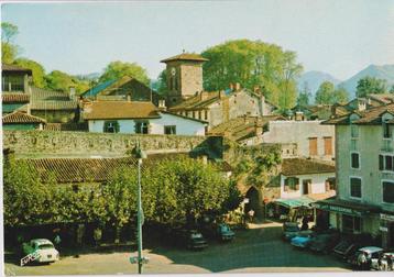 Frankrijk, Saint Jan Pied de Port met auto's Peugeot 403 beschikbaar voor biedingen