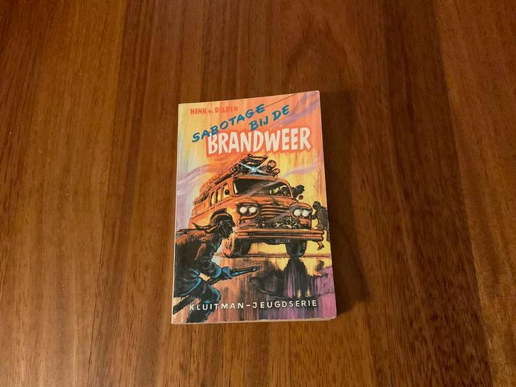 Sabotage bij de Brandweer - Jeugdboek door Henk van Delden, Boeken, Kinderboeken | Jeugd | onder 10 jaar, Gelezen, Fictie algemeen