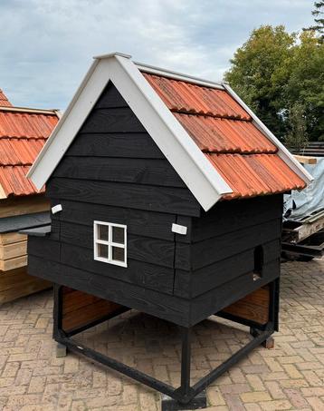 Handgemaakt kippenhok met eierenbak – stevig & duurzaam beschikbaar voor biedingen