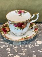 Kop en schotel Royal Albert Old Country Roses (020725), Huis en Inrichting, Keuken | Servies, Ophalen of Verzenden, Zo goed als nieuw