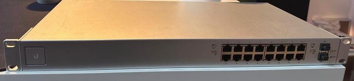Ubiquiti UniFi Switch (16-poorts, 150W PoE+), Computers en Software, Netwerk switches, Gebruikt, Ophalen of Verzenden
