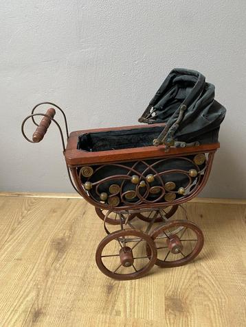 Vintage poppenwagen