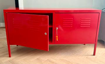 Stoere rode IKEA PS lockerkast – niet meer in de winkel! beschikbaar voor biedingen