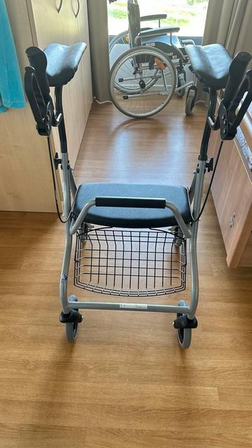 Rollator met armsteunen beschikbaar voor biedingen