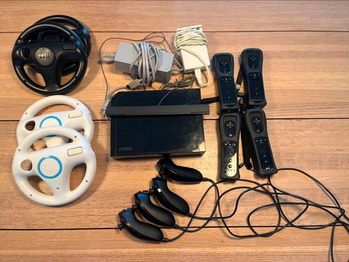 Nintendo Wii met controllers, Mario Cart, wii sportgames, Spelcomputers en Games, Spelcomputers | Nintendo Wii, Gebruikt, Met 3 controllers of meer