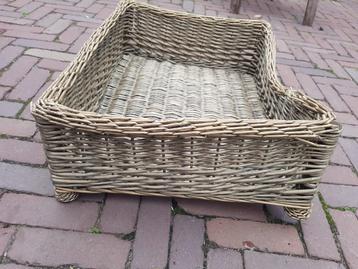 hondenmand beschikbaar voor biedingen