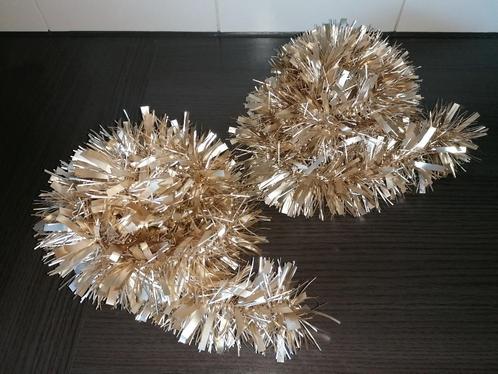 2 goudkleurige slingers (mat en glanzend), Diversen, Kerst, Zo goed als nieuw, Ophalen of Verzenden
