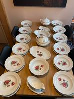 Schumann Arzberg rozen dinerset 12 personen, Antiek en Kunst, Ophalen