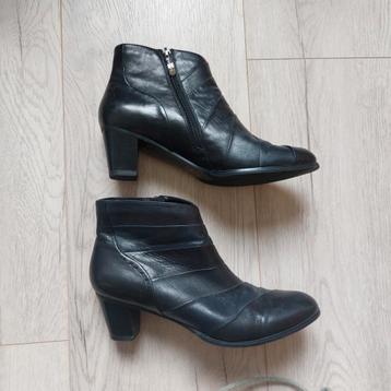 Zwarte leren enkellaarsjes maat 40 zgan beschikbaar voor biedingen