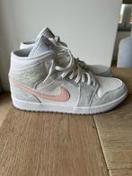 Air Jordan 1 Mid SE Light Iron Ore *NIEUW* maat 44, Nieuw, Ophalen of Verzenden, Wit, Sneakers of Gympen