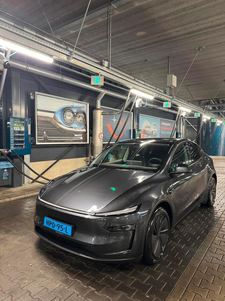 Tesla Model Y Juniper - RWD Short Range - BTW auto, Auto's, Tesla, Particulier, Model Y, 360° camera, Achteruitrijcamera, Adaptieve lichten