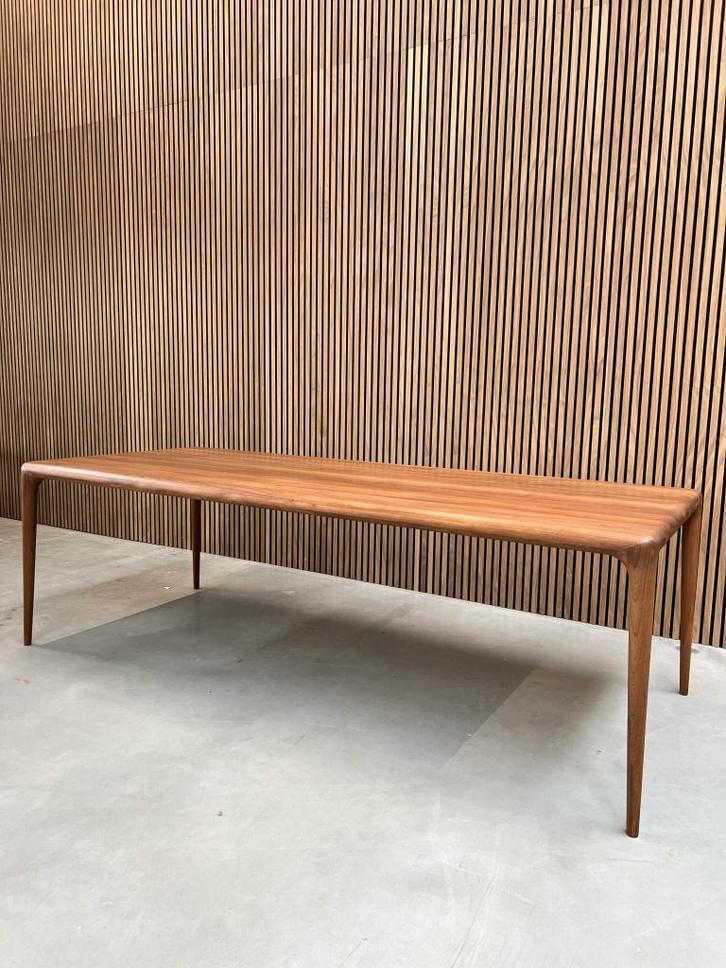 Artisan Latus tafel 240x90 Europees Walnoot, Antiek en Kunst, Antiek | Meubels | Stoelen en Banken