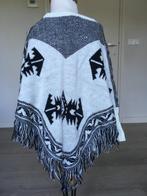 LA PETIT PARISIENNE poncho / trui NIEUW maat 122 / 128 ZB, Meisje, Trui of Vest, Nieuw, Ophalen of Verzenden