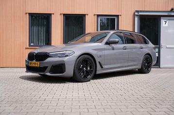 BMW 530e Touring | M-Sport | Panorama | Berninagrau beschikbaar voor biedingen