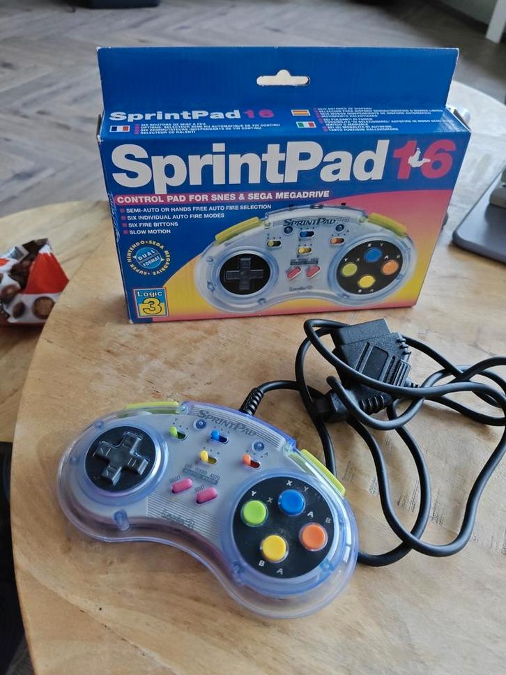 Sprintpad 16 Controller SNES en SEGA Mega Drive in doos, Spelcomputers en Games, Games | Sega, Zo goed als nieuw, Mega Drive, Avontuur en Actie