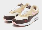 Nike Air Max 1 Valentine's Day (2024) (W), Nieuw, Nike, Ophalen of Verzenden, Sneakers of Gympen