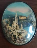 MOET WEG Bol glas souvenir Lourdes '50 ex voto basiliek, Antiek en Kunst, Antiek | Religie, Ophalen of Verzenden