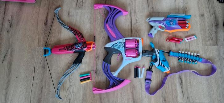 Collectie Nerf Rebelle bogen en pistolen incl pijltjes, Kinderen en Baby's, Speelgoed | Buiten | Actiespeelgoed, Zo goed als nieuw
