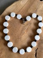Nieuw! Edelsteen: witte  koraal en zwarte onyx, Sieraden, Tassen en Uiterlijk, Kettingen, Ophalen of Verzenden, Nieuw, Steen of Mineraal