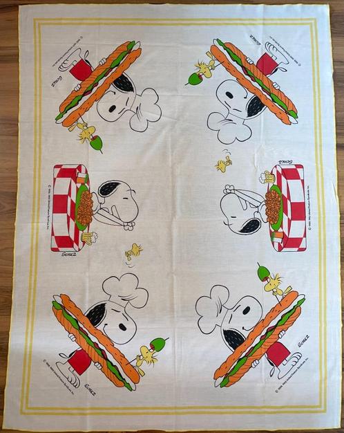 Zeer groot retro vintage Snoopy Peanuts tafelkleed, Huis en Inrichting, Keuken | Textiel, Gebruikt, Tafelkleed of Tafelzeil, Overige kleuren