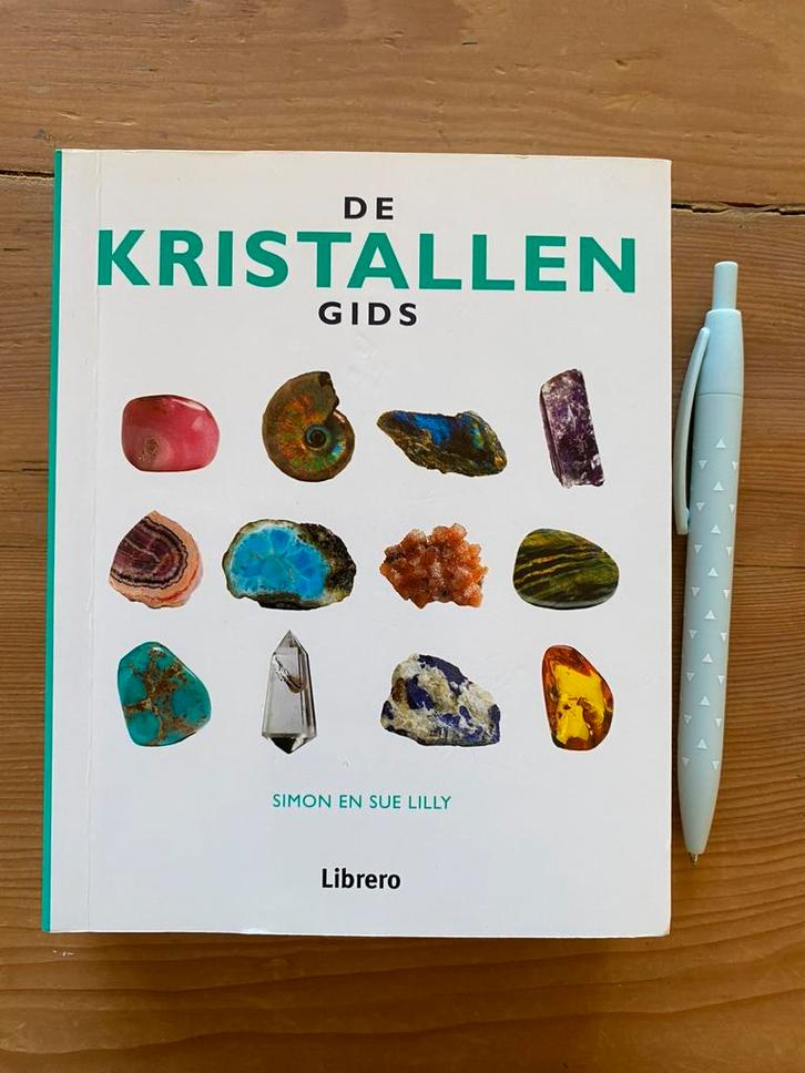 De kristallengids - S Lilly, Boeken, Esoterie en Spiritualiteit, Gelezen, Achtergrond en Informatie, Overige onderwerpen, Ophalen of Verzenden