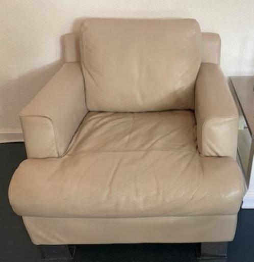 #gratis af te halen : 2 leren ItalSofa fauteuils kleur beige, Huis en Inrichting, Fauteuils, Gebruikt, Leer, 75 tot 100 cm, 75 tot 100 cm