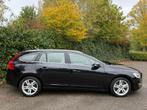 Volvo V60 2.4 D6 AWD Plug-In Hybrid Summum 2013 NIEUWE APK, Auto's, Automaat, Startonderbreker, Zwart, Vierwielaandrijving