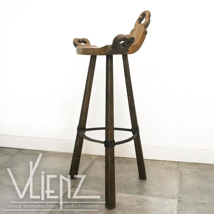 Vintage Spaanse Brutalist kruk, hout metaal, barkruk, Huis en Inrichting, Barkrukken, Gebruikt, 60 tot 90 cm, Hout, Metaal, 1 kruk