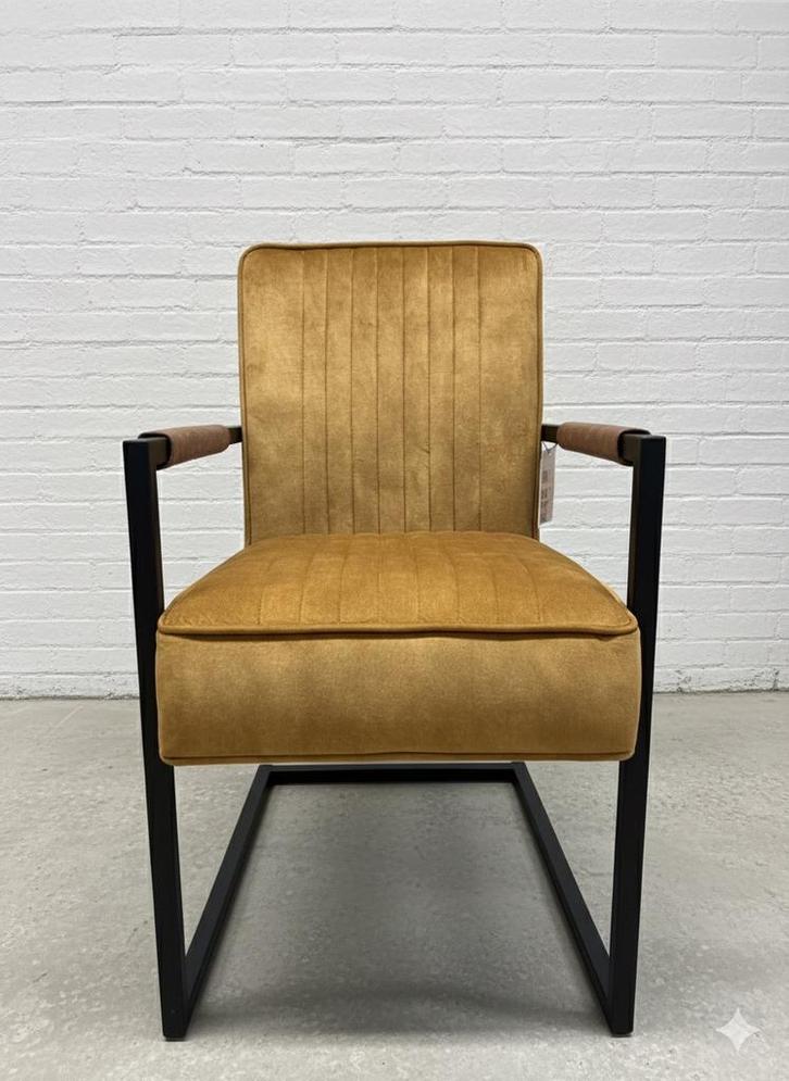 Showroommodel – Industriële Stoel in Cognac Suède-Look - 1st, Antiek en Kunst, Antiek | Meubels | Stoelen en Banken, Ophalen of Verzenden