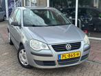 Volkswagen Polo 1.2 Trendline 5 Deurs - Airco - Nieuwe APK!, Voorwielaandrijving, Elektrische ramen, Stof, Gebruikt