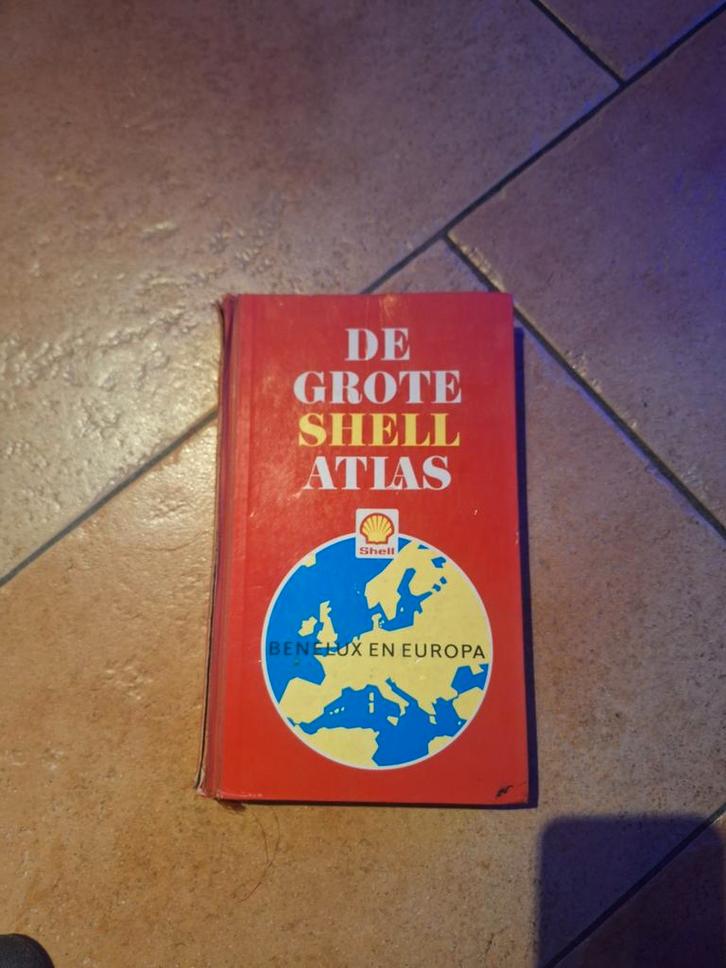 Grote Shell Atlas - Benelux en Europa, Boeken, Atlassen en Landkaarten, Gelezen, Overige atlassen, Europa Overig, 1800 tot 2000