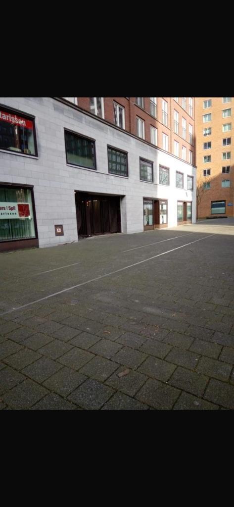 te huur parkeerplaats Laan op Zuid (Kop van Zuid) dichtbij E, Huizen en Kamers, Garages en Parkeerplaatsen, Rotterdam