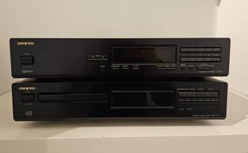 Onkyo stereo set (2-delig) + handleiding beschikbaar voor biedingen