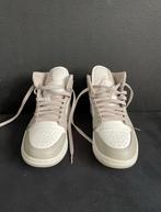 Air jordan 1 mid linen, Kleding | Heren, Schoenen, Ophalen of Verzenden, Zo goed als nieuw, Overige kleuren