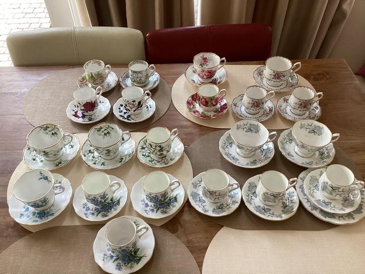 Royal Albert, 19 sets, Antiek en Kunst, Antiek | Servies los, Ophalen of Verzenden