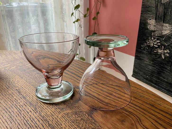 Set mooie pastelkleurige dessertglazen Vintage ijscoupes, Verzamelen, Glas en Borrelglaasjes, Overige typen, Ophalen of Verzenden