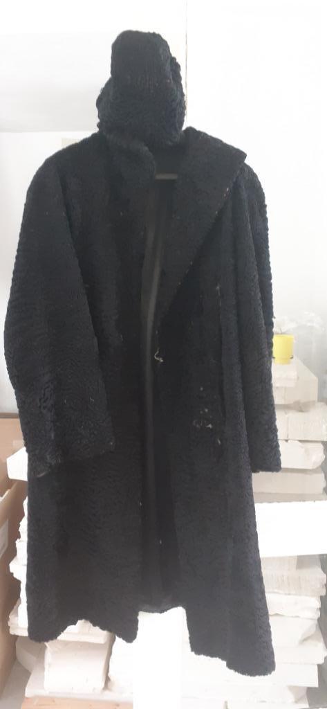 Bontjas met ceintuur en mutsje. Gevoerd. 50-er, 60-er jaren, Kleding | Dames, Jassen | Winter, Gedragen, Zwart, Ophalen of Verzenden