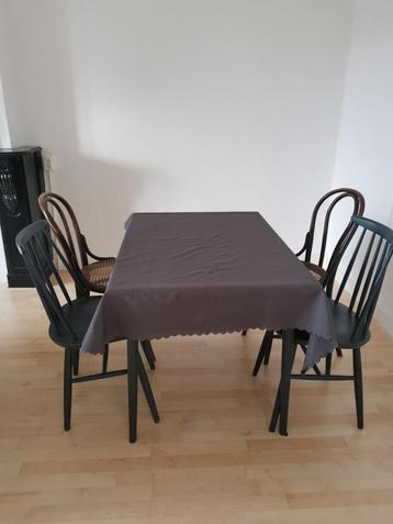 Uitschuifbare retro vintage Tafel beschikbaar voor biedingen