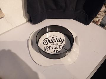 Riviera Maison Apple Pie bakblik op Onderbord. beschikbaar voor biedingen