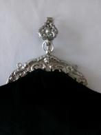 Zilveren beugeltasje met tas haak tasje zwart Fluweel., Antiek en Kunst, Ophalen of Verzenden, Zilver