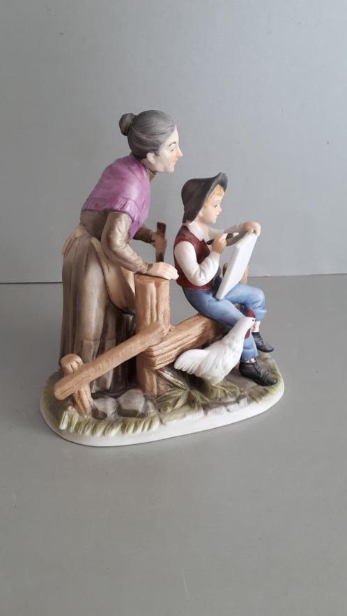 Beeld schooljuf met kind Materiaal: Porselein, Verzamelen, Beelden en Beeldjes, Zo goed als nieuw, Mens, Ophalen of Verzenden
