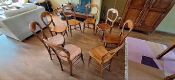 8 Antieke Engelse Houten Stoelen beschikbaar voor biedingen