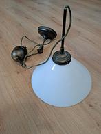 Vintage hanglamp witte opaline glazen kap messing katrol, Ophalen of Verzenden, Zo goed als nieuw, Glas, 75 cm of meer