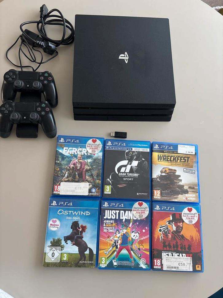 PlayStation 4 Pro met games en 2 controllers, Spelcomputers en Games, Spelcomputers | Sony PlayStation 4, Gebruikt, Pro, 1 TB