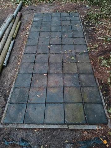Rubberen tegels 30x30 60 stuks voor schommel glijbaan beschikbaar voor biedingen