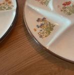 Vintage Borden met Bloemenmotief, Huis en Inrichting, Keuken | Servies, Ophalen of Verzenden, Zo goed als nieuw, Bord(en), Overige stijlen