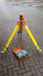 Nestle Waterpas Instrument met Statief en Koffer, Doe-het-zelf en Verbouw, Meetapparatuur, Ophalen of Verzenden