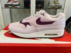 Nike air max 1 barely rose true berry  38,5 ds, Kleding | Dames, Ophalen of Verzenden, Nieuw, Roze, Sneakers of Gympen