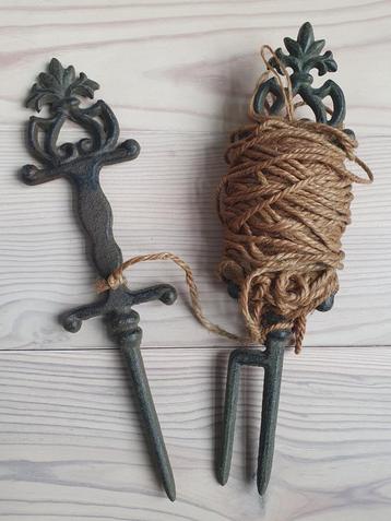 gietijzeren pootlijnset/ plantlijnset met jute touw beschikbaar voor biedingen