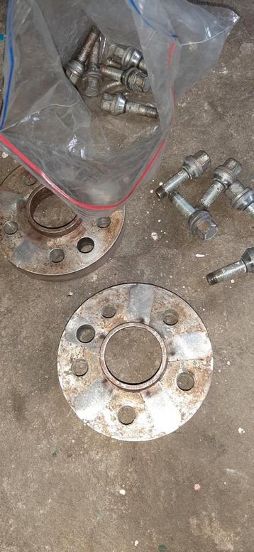 2x Spoorverbreders 5x98 20mm.
Passen op meerdere auto's .. beschikbaar voor biedingen